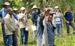 Paysans de Las Pavas confronté à la présence des travailleurs de l'entreprise ©Tatiana 2015