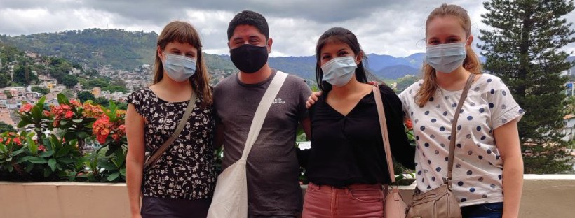 Das aktuelle Begleitteam von PWS auf einer Terrasse in Tegucigalpa.